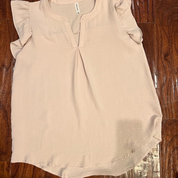 XL Zenana chic V neck girly Ruffle Sleeve Blouse. Casual/office wear like new - Picture 3 of 3